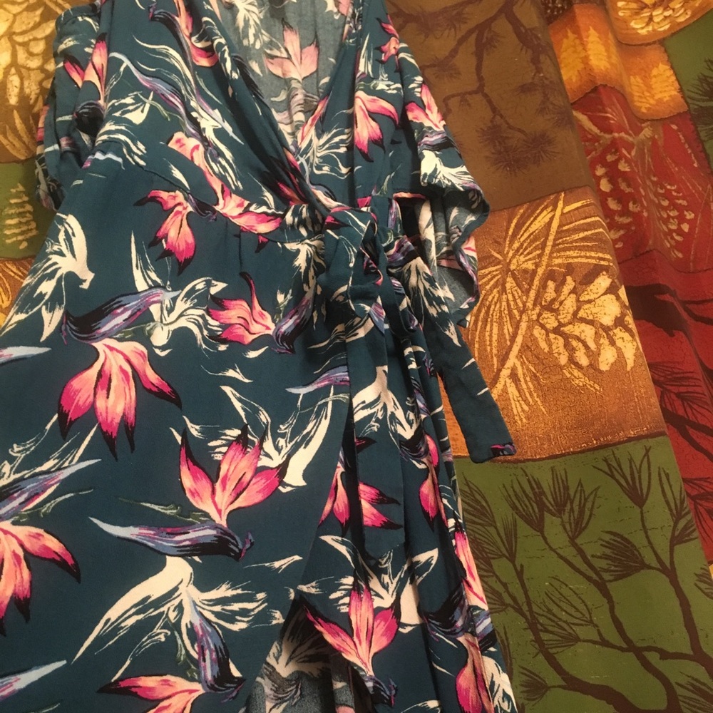 Cute tropical wrap cold shoulder dress